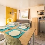 Kitchenette équipée avec lave-vaisselle, bouilloire et grille pain