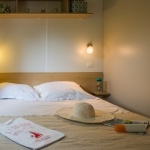 Lit double Access 2 Chambres - Camping Bela Basque Anglet