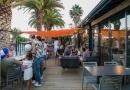 Terrasse du restaurant avec vue sur le piscine